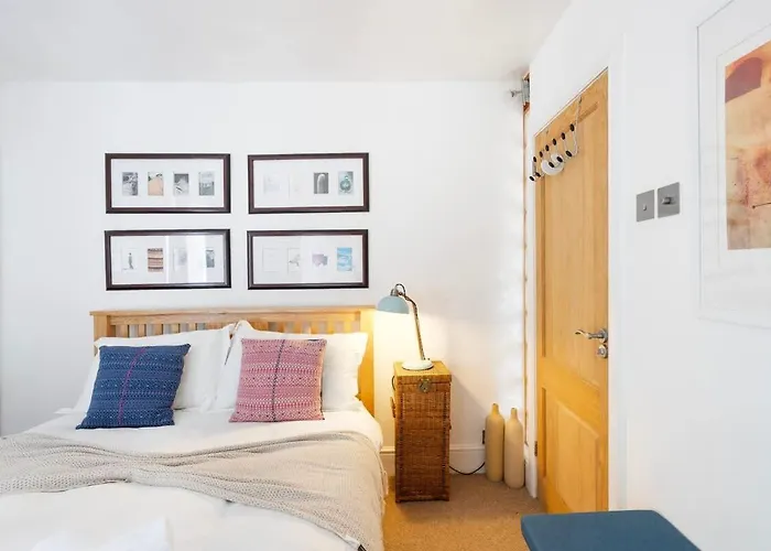 Daire The Mews Flat, Near Clifton Suspension Bridge With Off-street Parking