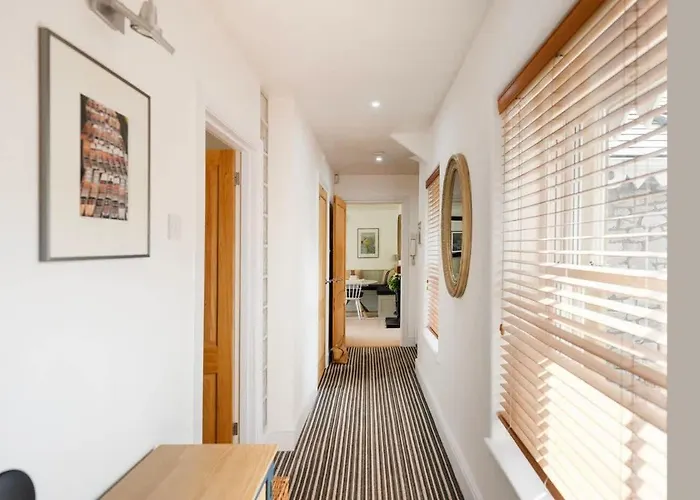 The Mews Flat, Near Clifton Suspension Bridge With Off-street Parking Bristol