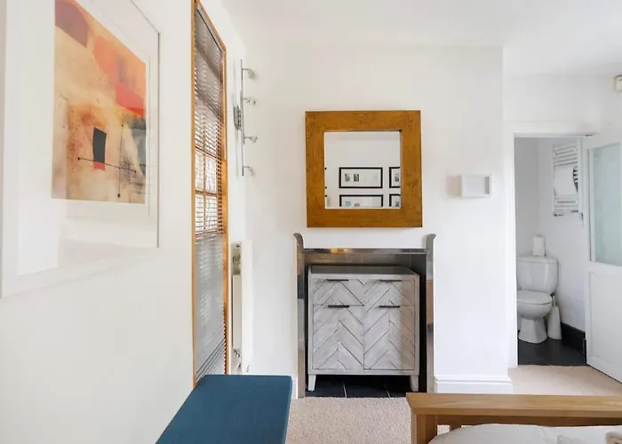 Daire The Mews Flat, Near Clifton Suspension Bridge With Off-street Parking