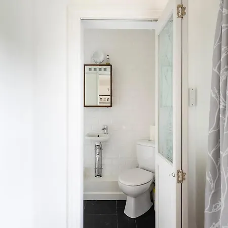 The Mews Flat, Near Clifton Suspension Bridge With Off-street Parking * Bristol