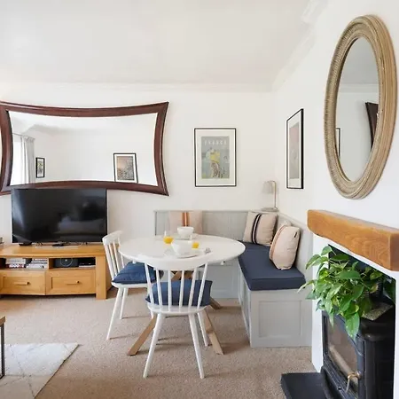 The Mews Flat, Near Clifton Suspension Bridge *