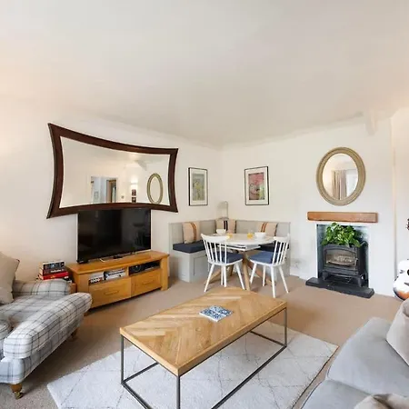 The Mews Flat, Near Clifton Suspension Bridge *