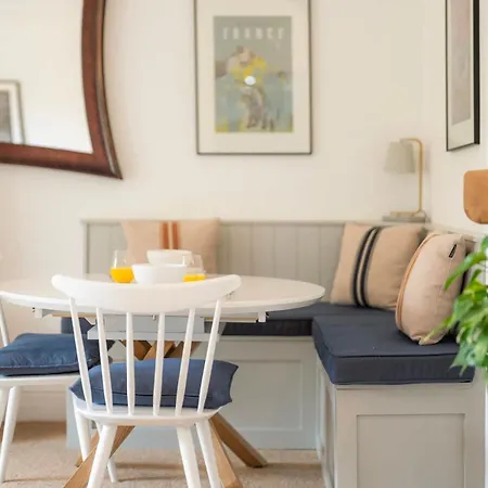 The Mews Flat, Near Clifton Suspension Bridge *